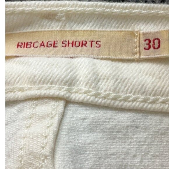 NWT Levi’s Off White Ribcage High Rise Fray Shorts Size 30 - Picture 6 of 7